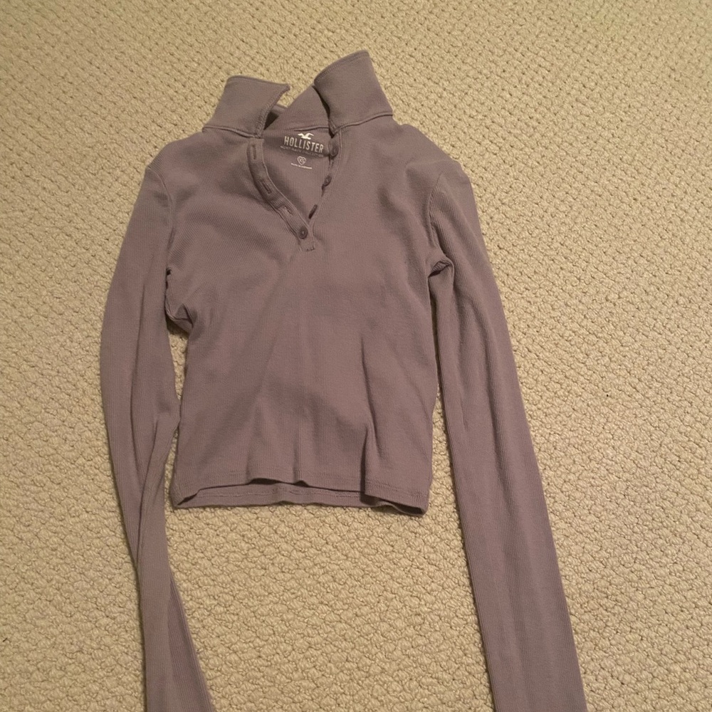 HOLLISTER PURPLE SHIRT SIZE XS, super cute in good condition